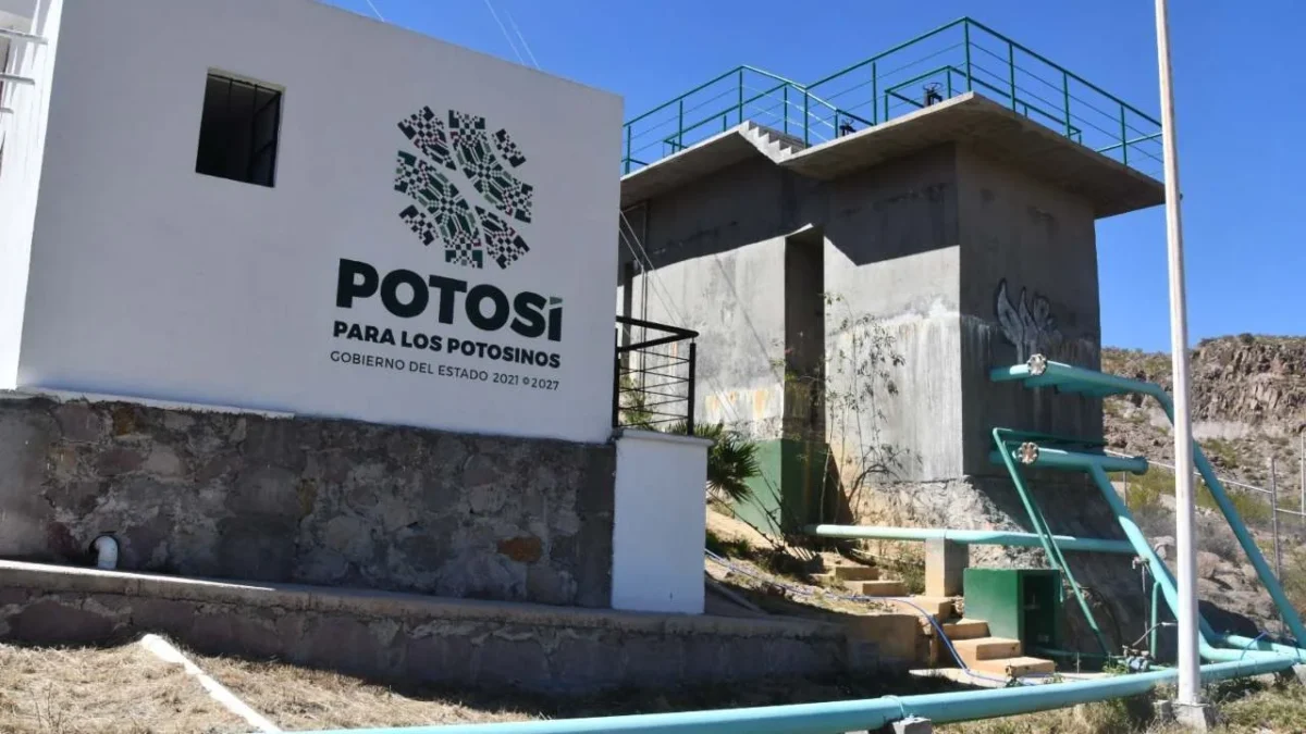 Autoridades de SLP supervisan la perforación de un pozo profundo en la comunidad de Illescas, en el municipio de Santo Domingo.