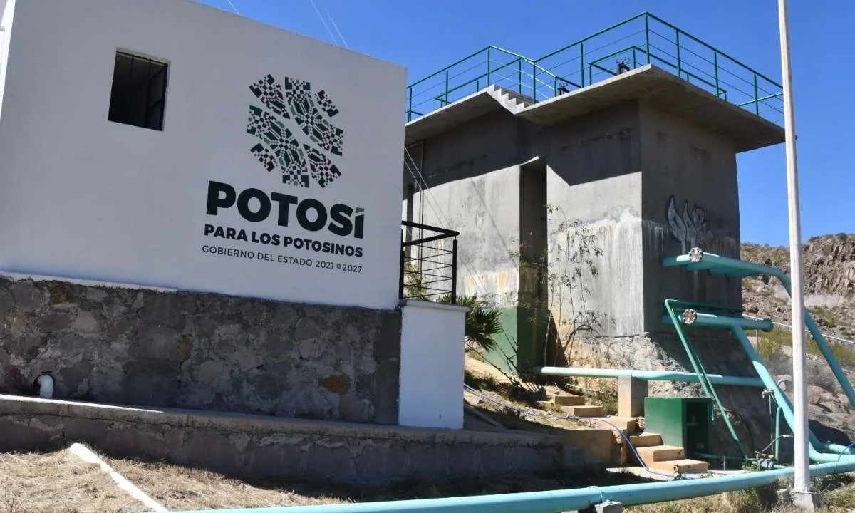 Autoridades de SLP supervisan la perforación de un pozo profundo en la comunidad de Illescas, en el municipio de Santo Domingo.