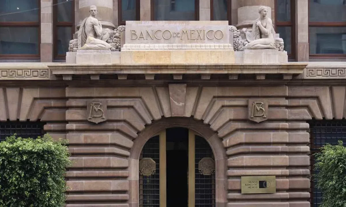 El Banco de México (Banxico) recortó su tasa de referencia 25 puntos base en medio de un rebote inflacionario.