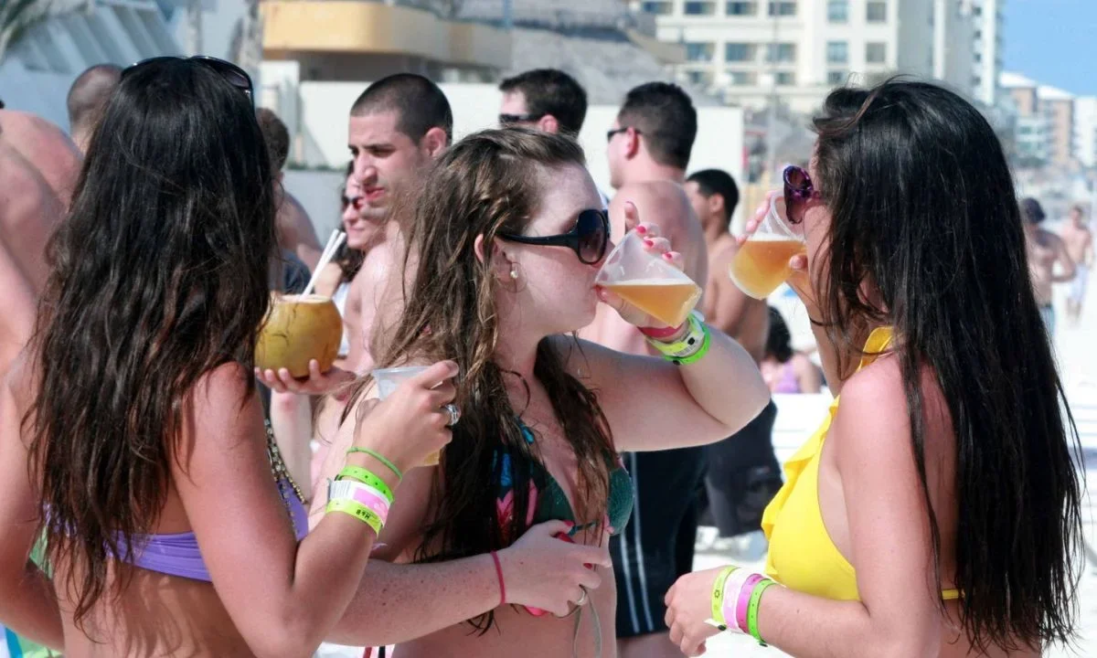 Esta temporada de visitas de Spring Breakers dejó una derrama en México cercana a los 2 mil 850 millones de dólares, estimó la Concanaco.