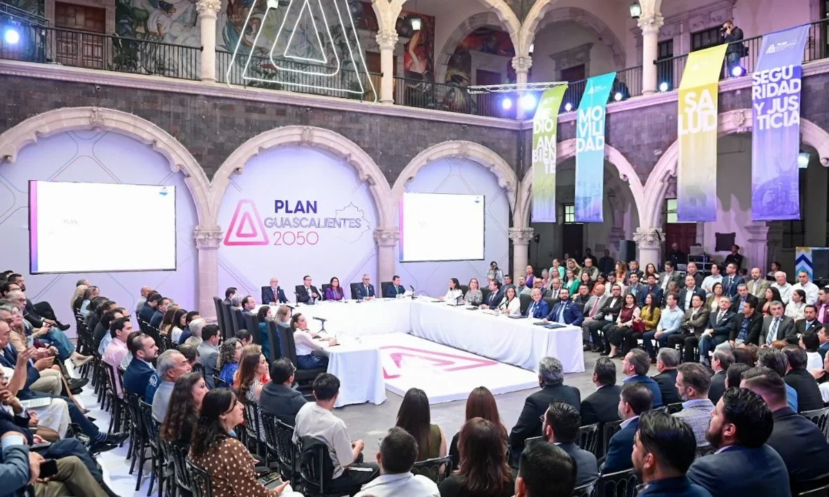 La gobernadora de Aguascalientes, Tere Jiménez, encabezó la presentación del Plan Aguascalientes 2050, que atenderá 12 áreas clave.