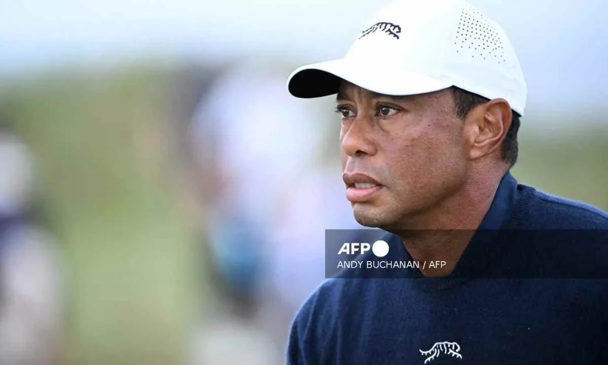 El golfista Tiger Woods es arrestado tras verse involucrado en un accidente en Florida.