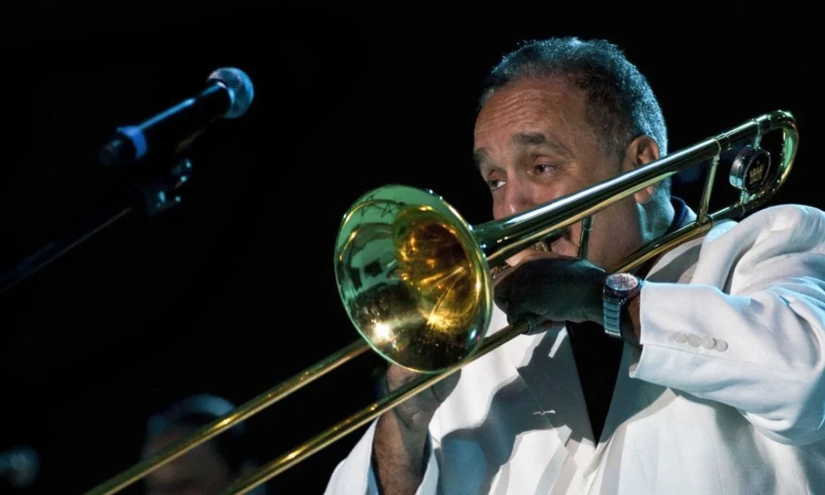 El legado del salsero y trombonista Willie Colón fue despedido en Nueva York con un homenaje cargado de música.