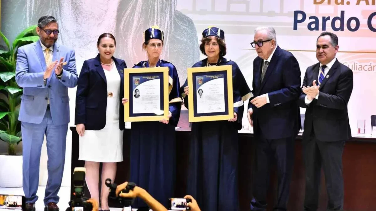 La Universidad Autónoma de Sinaloa entrega Honoris Causa a Annie Pardo y Rosaura Ruiz.