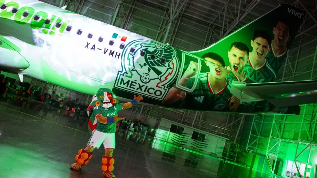 La línea aérea Viva Aerobus 'uniformó' un avión A320neo con los colores y la temática de la Selección Mexicana de futbol.