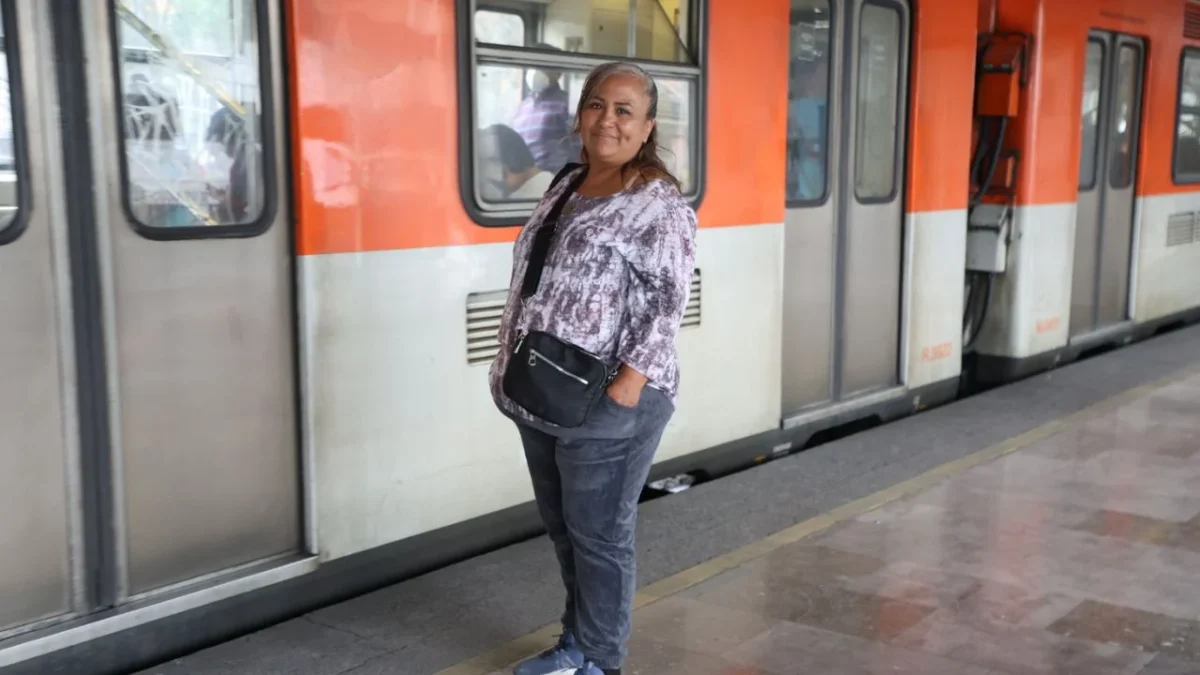 Patricia Martínez lleva 40 años de vagonera en el Metro, dio estudios universitarios a sus hijos y creó una asociación de ayuda.