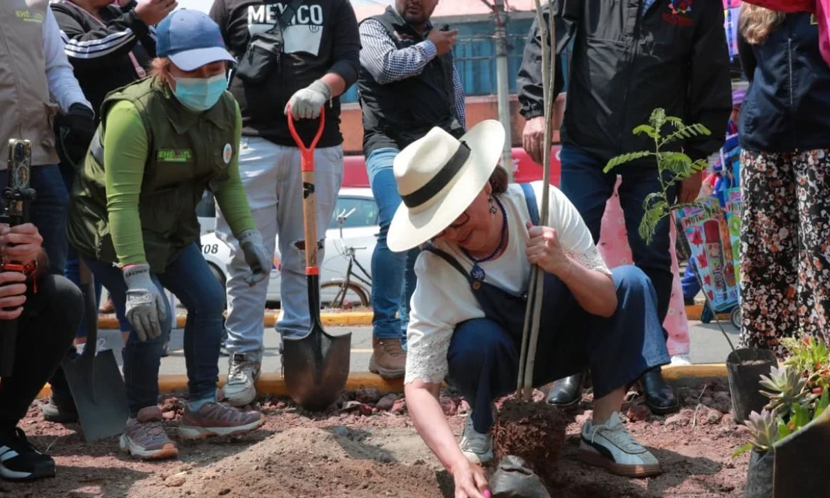 Alcaldesa de Ecatepec impulsa jornada mundialista, recolectan 100 toneladas de basura