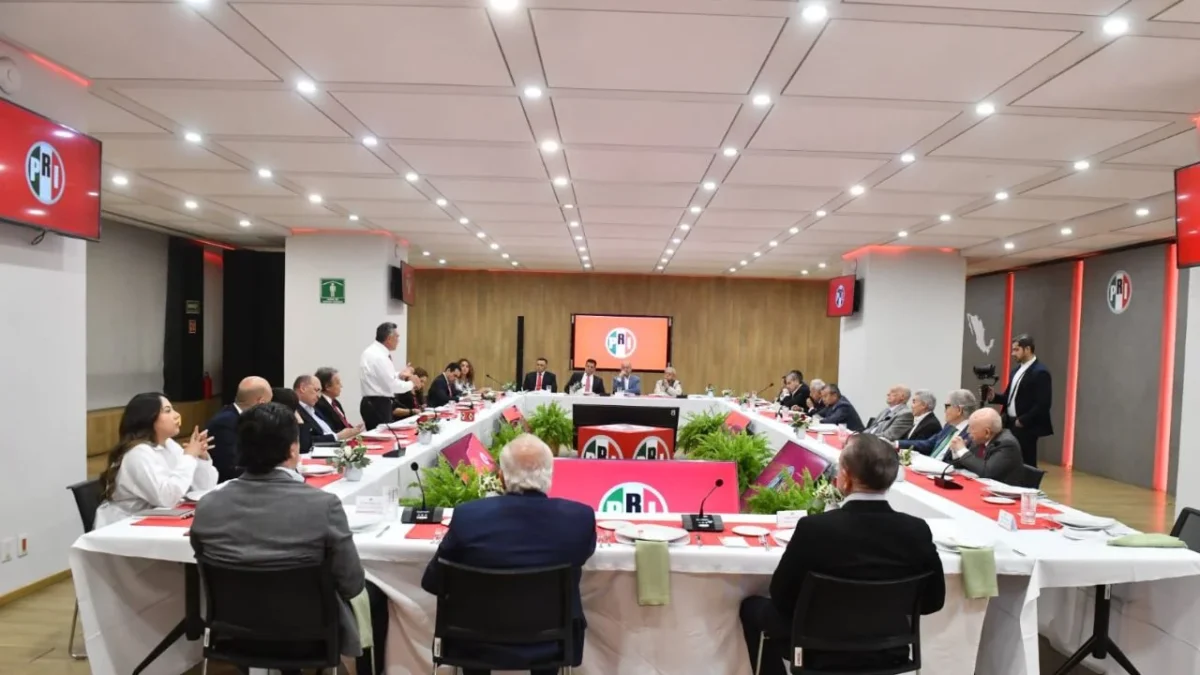 Se reúne Alejandro Moreno con 15 exgobernadores priístas