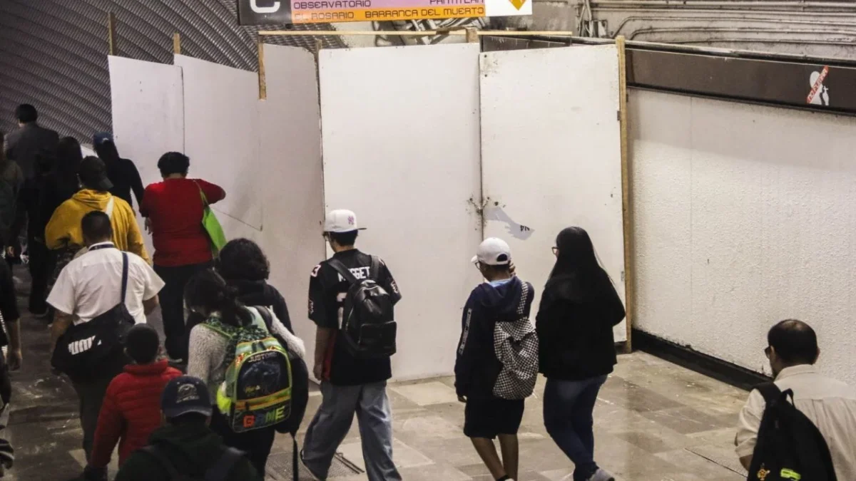 Atacan a balazos a hombre en Iztacalco, agresores ingresan al Metro en huida