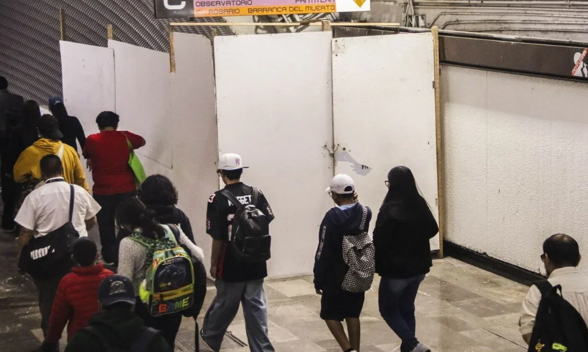 Atacan a balazos a hombre en Iztacalco, agresores ingresan al Metro en huida