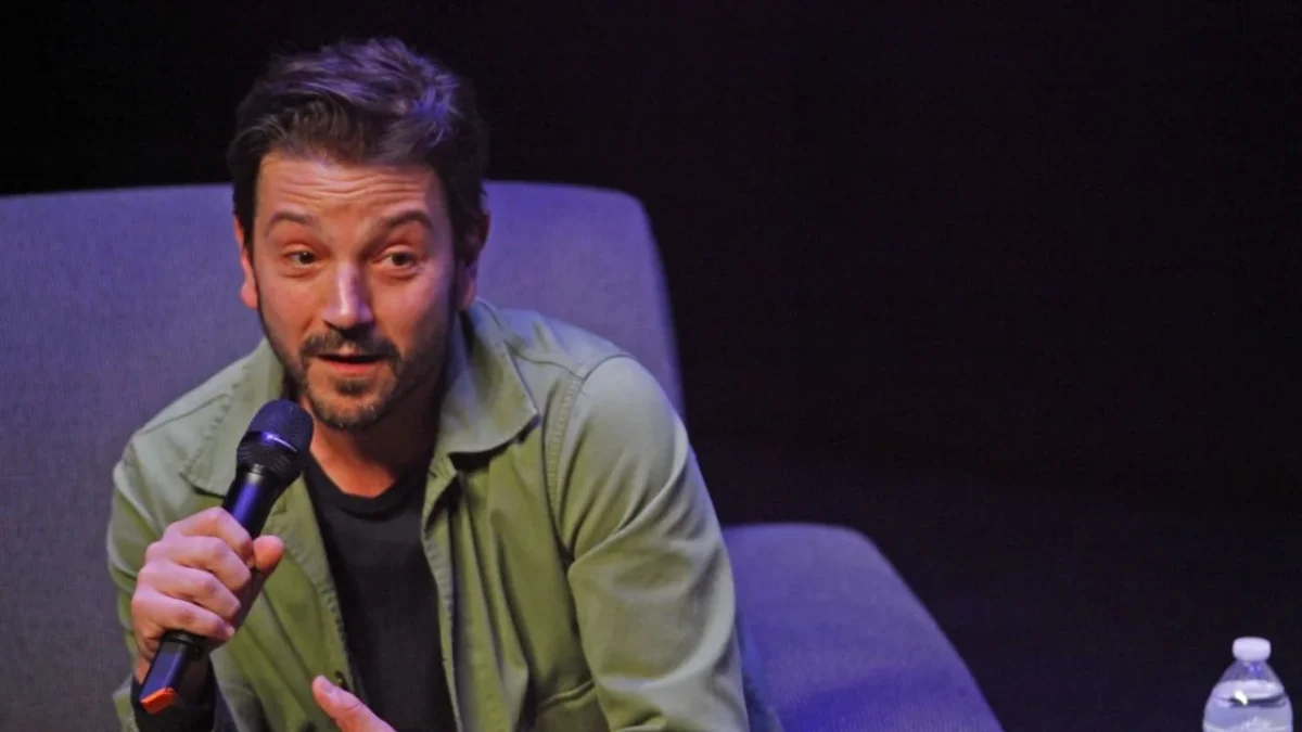 Diego Luna le gana a Johnnie Walker, podría tener indemnización por uso de su imagen