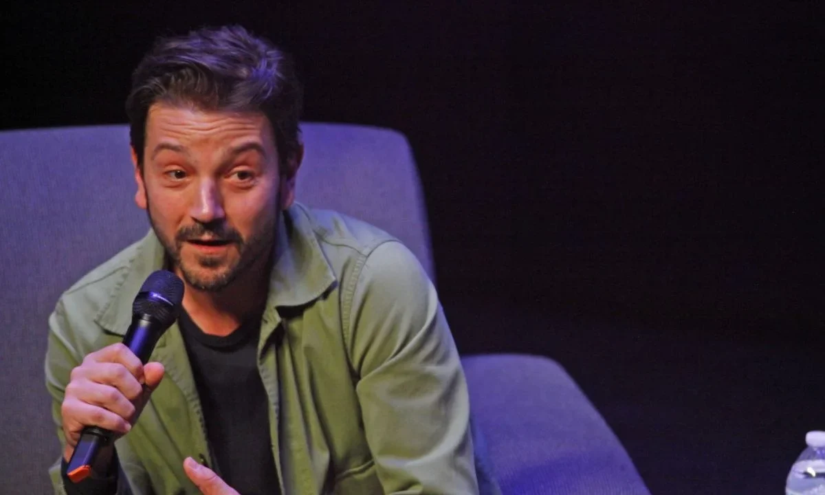 Diego Luna le gana a Johnnie Walker, podría tener indemnización por uso de su imagen