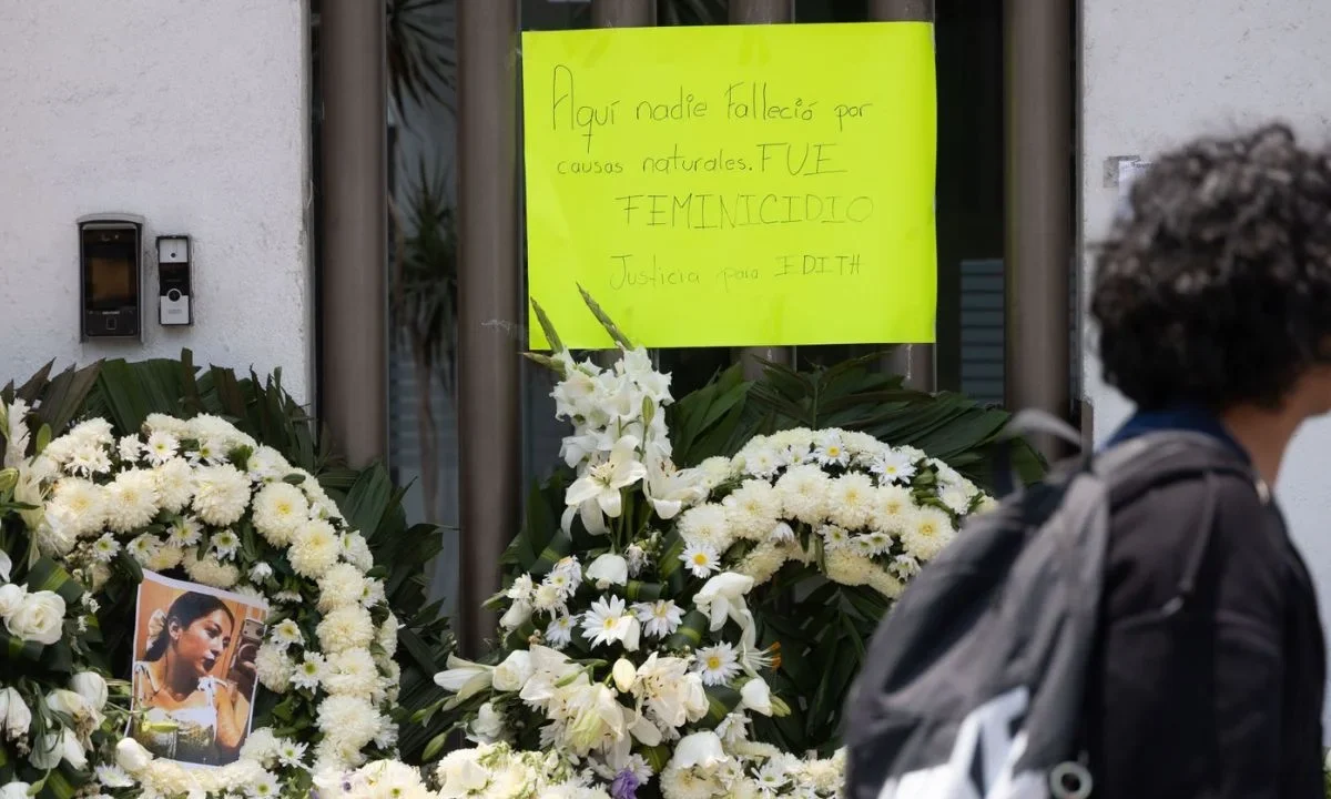 Familiares de Juan Jesús N marchan del Ángel al Zócalo Capitalino