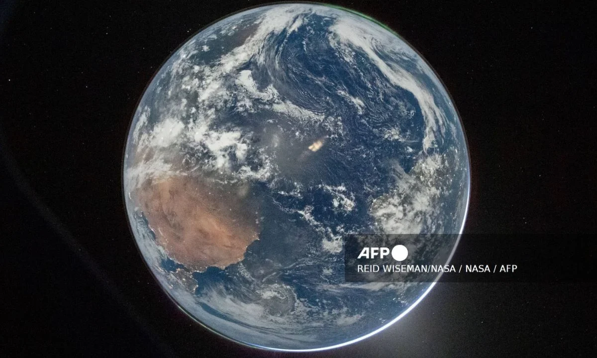 La NASA publica una foto de la Tierra antes del retorno de Artemis ll