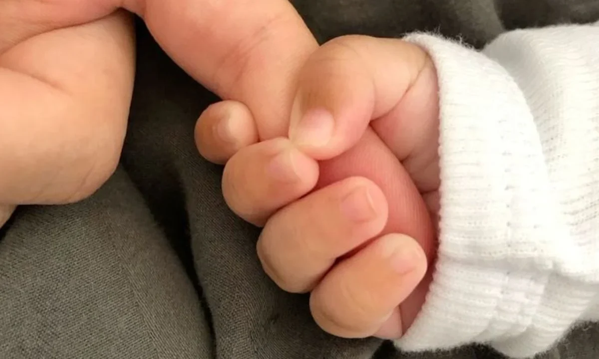 Muere el bebé hallado en bote de basura del TESE, no alcanzó a recibir atención médica