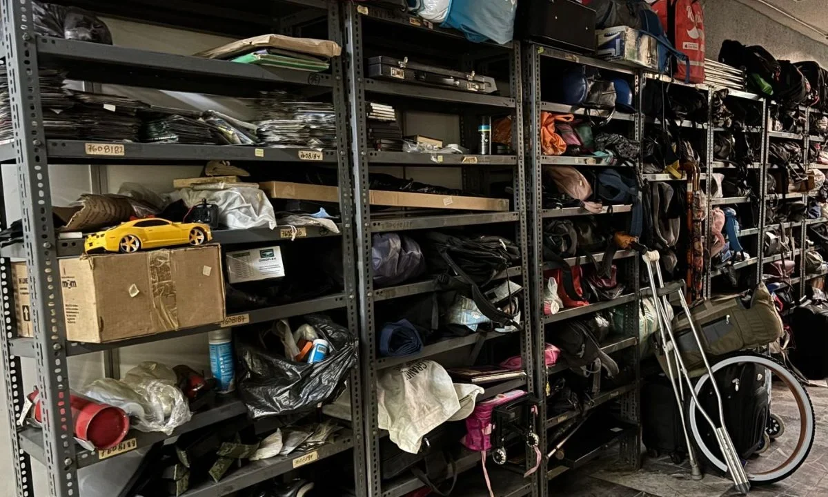 Oficina de Objetos Extraviados del Metro ha recibido casi 500 artículos en 2026