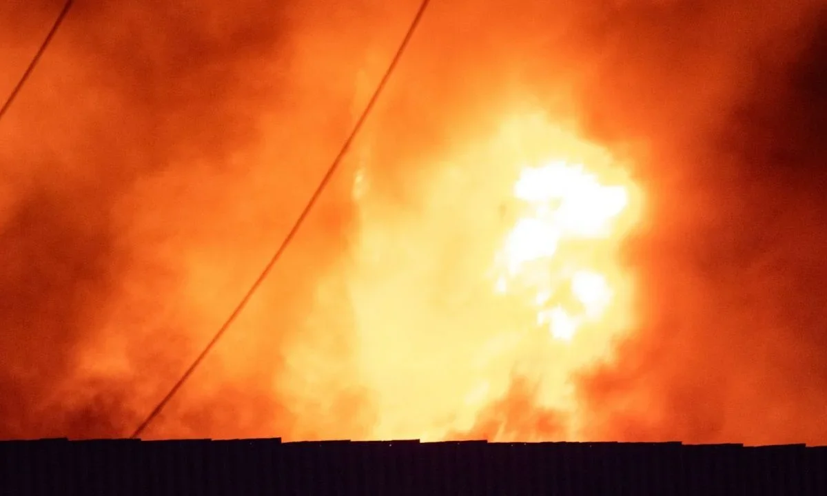 Registran incendio en recicladora en la Juan Pablo II, Chihuahua