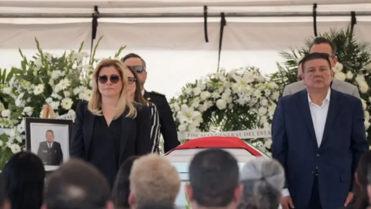 Rinden homenaje a elementos de AEI fallecidos en accidente