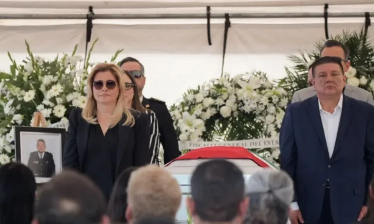 Rinden homenaje a elementos de AEI fallecidos en accidente