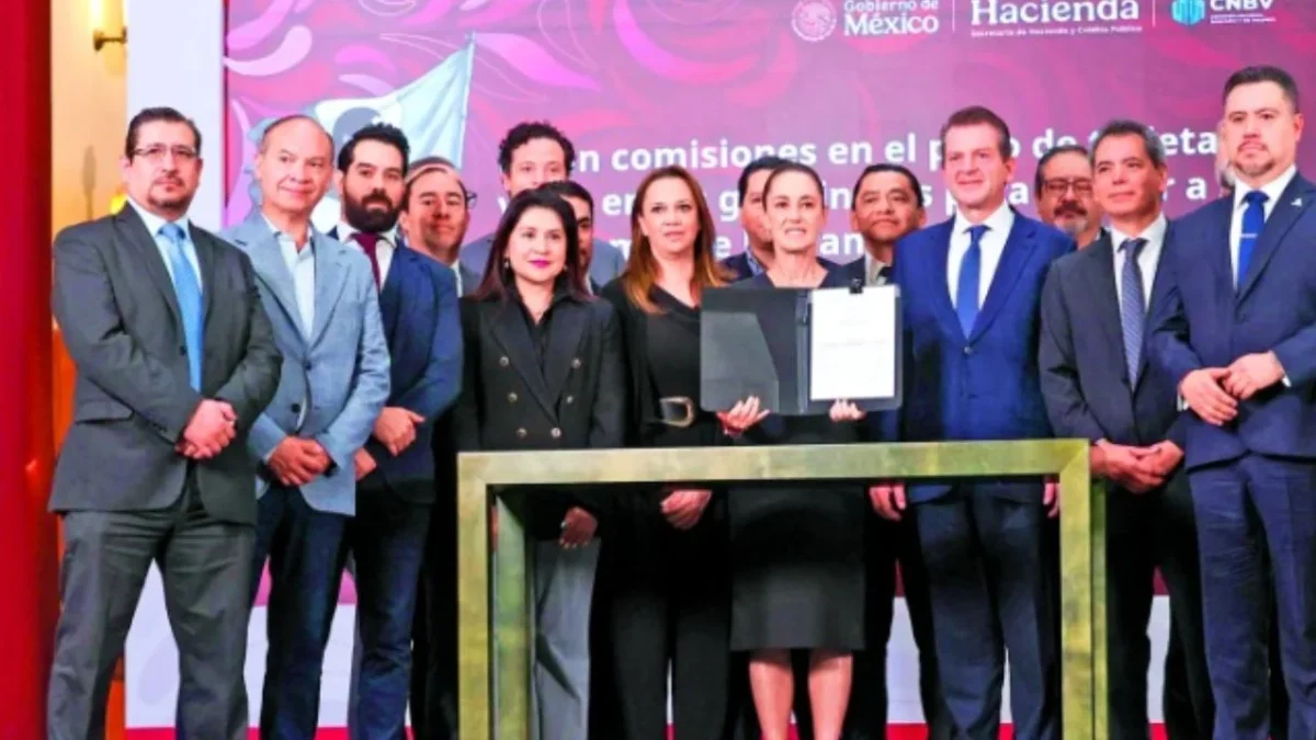 Sheinbaum, los bancos y Hacienda firman pacto para reducir comisiones en gasolineras
