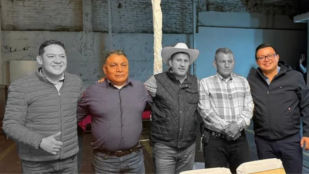 'No dejo de pensar que el siguiente puedo ser yo', escribió el alcalde de Ziracuaretiro al publicar una foto de él con ediles que han muerto.
