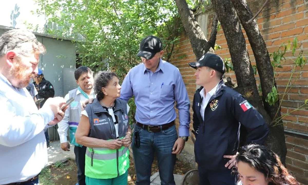 El alcalde Javier López Casarín se trasladó a Torres de Potrero, donde visitó a las familias afectadas y supervisó los trabajos en la zona.