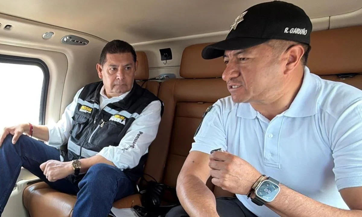 El gobernador de Puebla, Alejandro Armenta, realizó recorridos aéreos para supervisar acciones de atención para reforzar la seguridad.