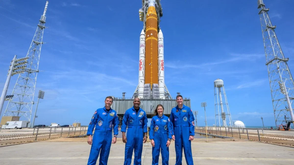 Cuatro astronautas partieron rumbo a la Luna en una misión histórica que retoma los vuelos tripulados al satélite natural tras más de cinco décadas.