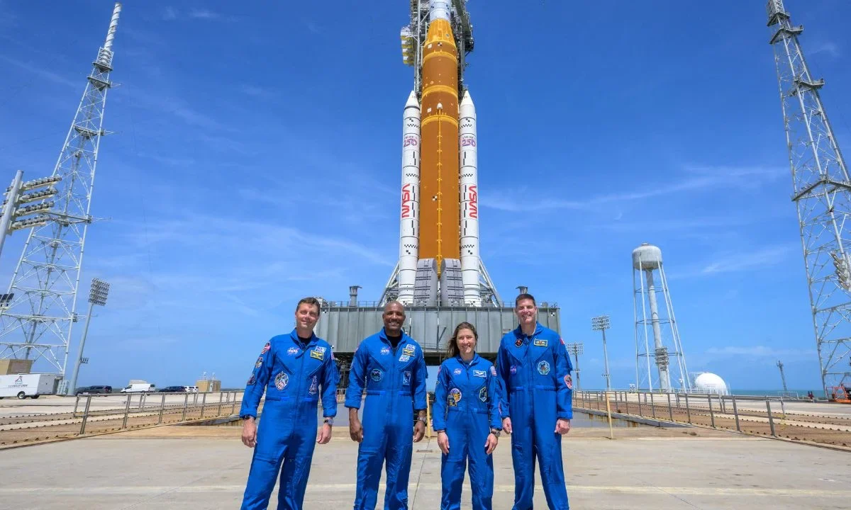 Cuatro astronautas partieron rumbo a la Luna en una misión histórica que retoma los vuelos tripulados al satélite natural tras más de cinco décadas.