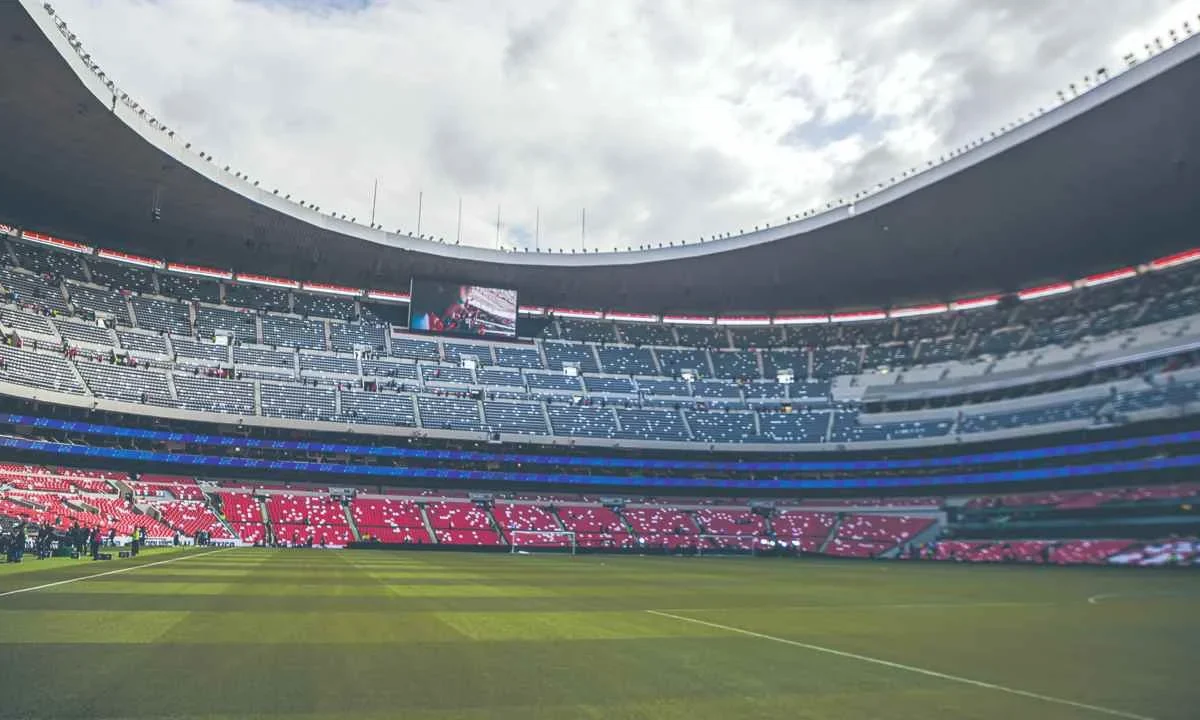 Hasta 9 mil pesos o más deberá pagar un aficionado del América o Cruz Azul para acudir a una nueva edición Clásico Joven.