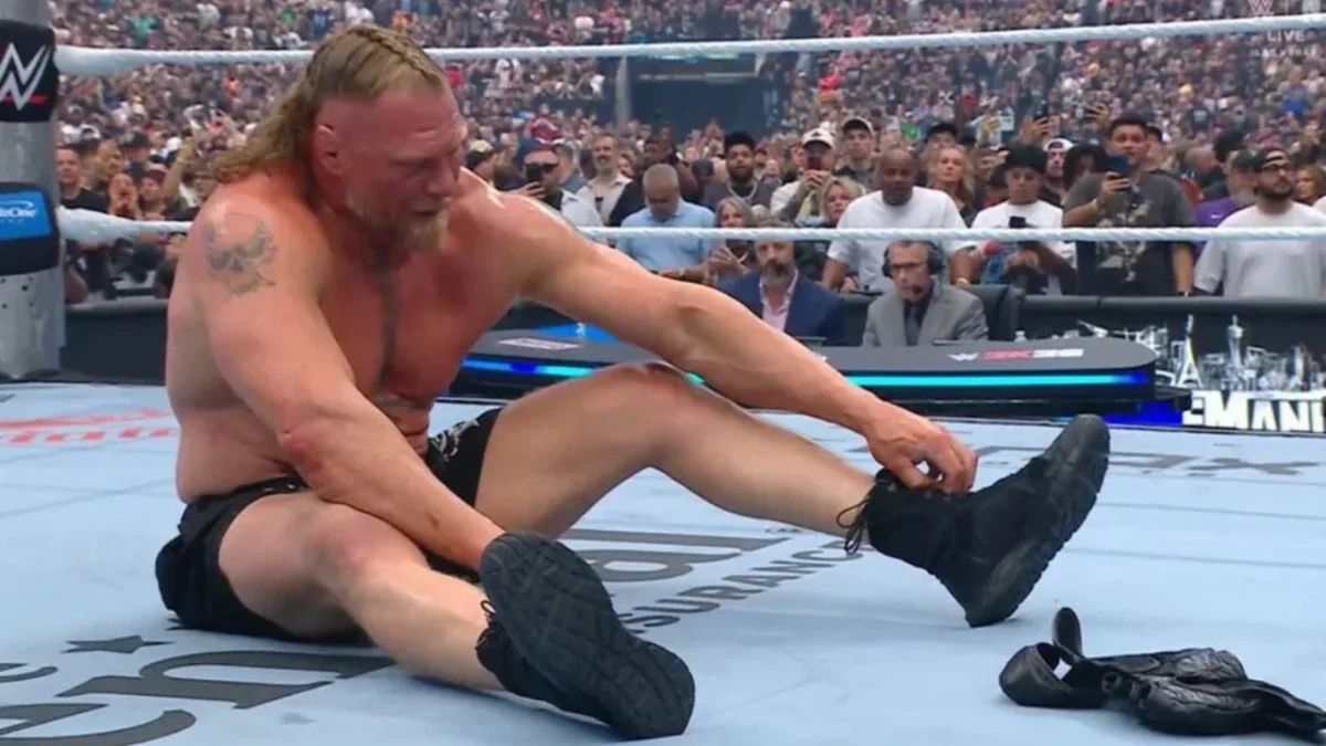 Al final de su combate contra Oba Femi en Wrestlemania 42, Brock Lesnar dejó su equipo de lucha en el ring lo que supone un retiro.