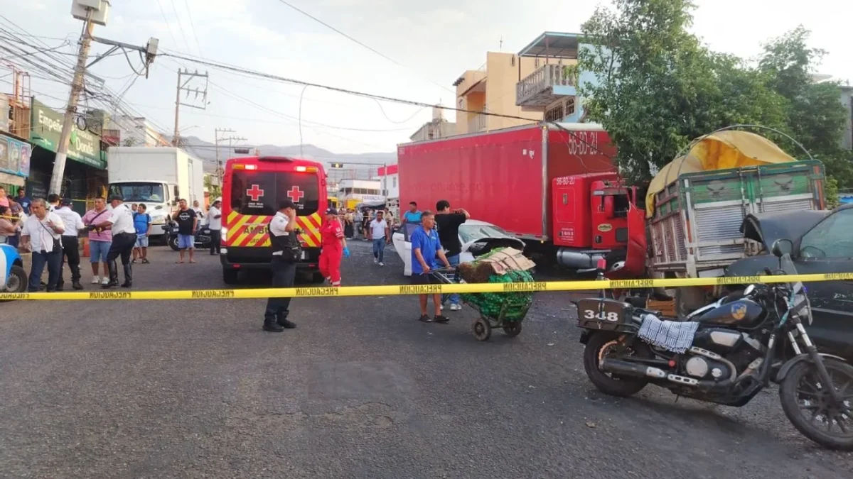 El accidente provocó afectaciones a la circulación, además de que cuatro personas lesionadas requirieron traslado a un hospital de Acapulco.