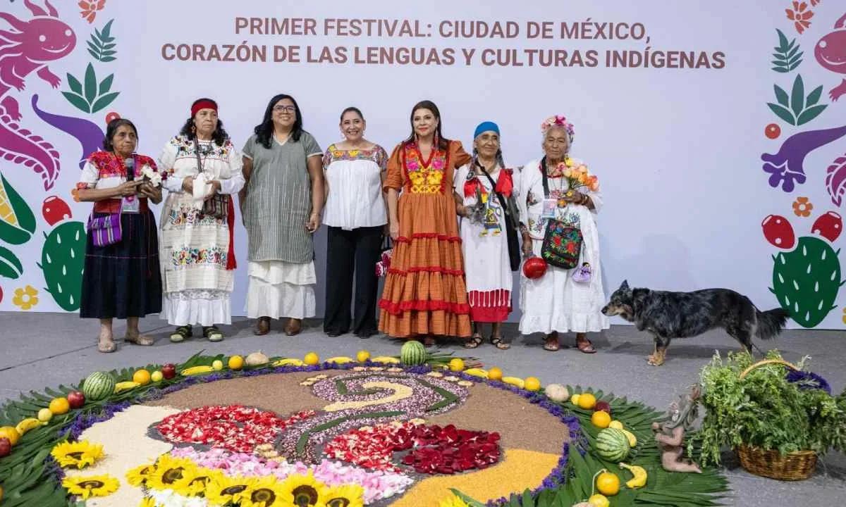 El Gobierno de la CDMX promueve las lenguas indígenas con festival en el Zócalo.