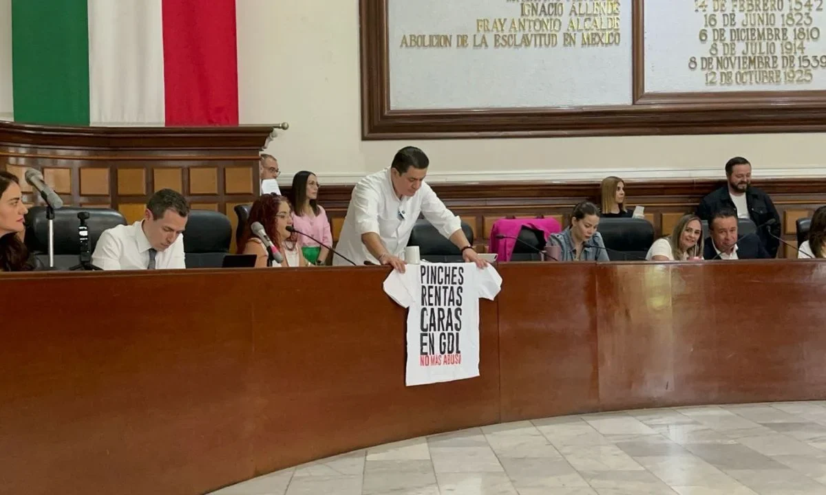 Chema Martínez sostuvo que Guadalajara enfrenta un modelo urbano “expulsor” con más de 110 mil personas desplazadas sin servicios básicos.