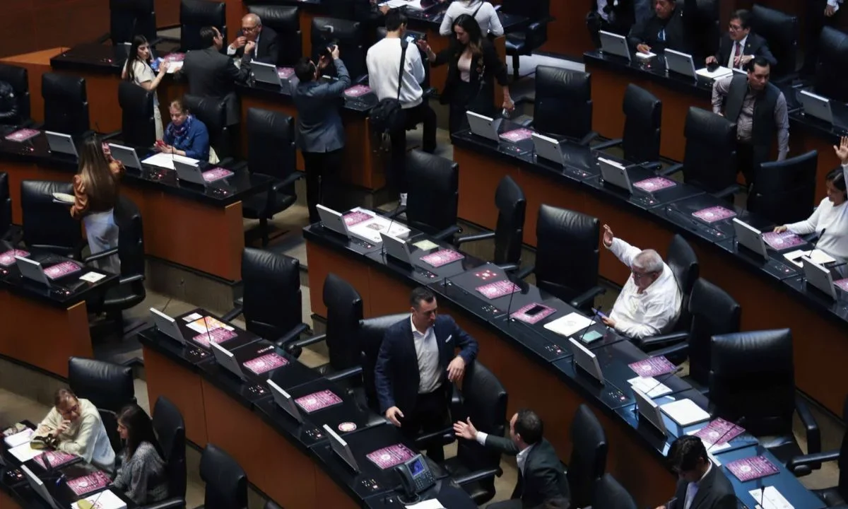 Con un año y siete meses de retraso, el pleno del Senado aprobó la integración de tres Comisiones Bicamerales.