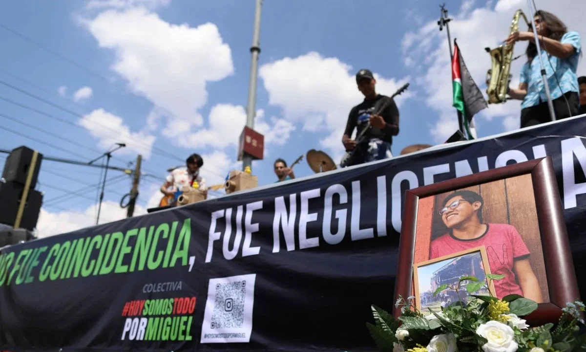 A un año de la muerte de Miguel Ángel Rojas y Berenice Giles, realizan 'anticoncierto' para exigir justicia a un año de caso Axe Ceremonia.