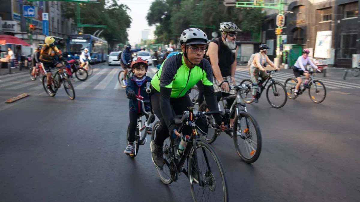 Colectivos sociales y ciclistas se preparan para realizar actividades simultáneas en distintos puntos de la Ciudad de México.