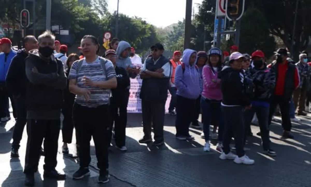 Ciclistas y manifestantes se concentran en distintos puntos de la Ciudad de México este 29 de abril, generando afectaciones viales en la capital.
