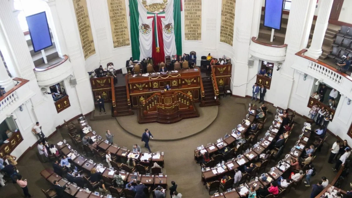La iniciativa reforma el artículo 253 para incluir la extorsión federal y el hostigamiento coercitivo en el catálogo de delitos graves.