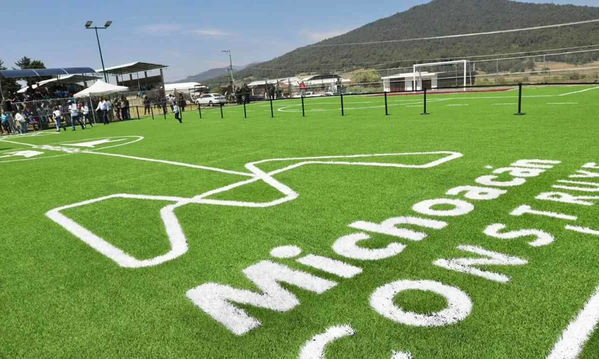 Construcción de canchas por 'Mundial Social' no alcanza el 50% de avances a nivel nacional.