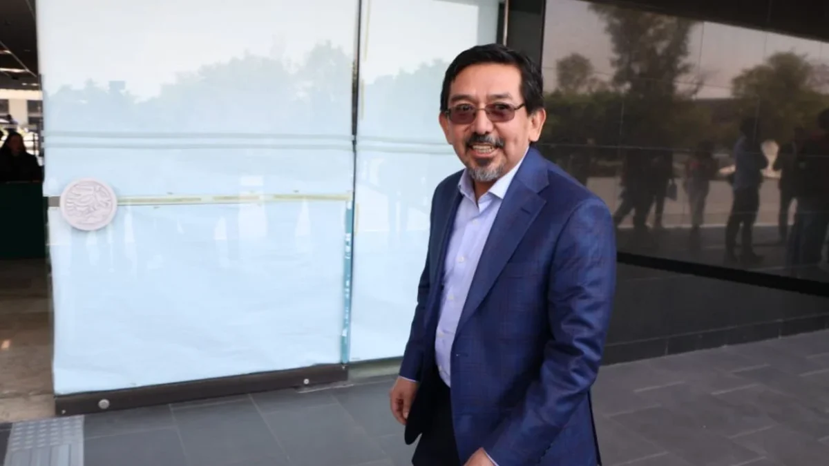 El titular de Talleres Gráficos de México, Arturo Chávez, a su llegada a la entrevista de aspirantes a Consejeros del INE.