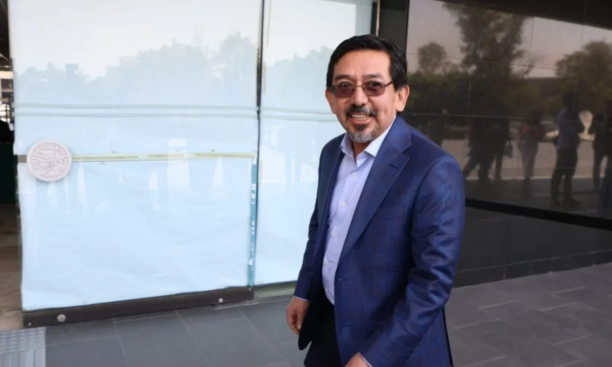 El titular de Talleres Gráficos de México, Arturo Chávez, a su llegada a la entrevista de aspirantes a Consejeros del INE.