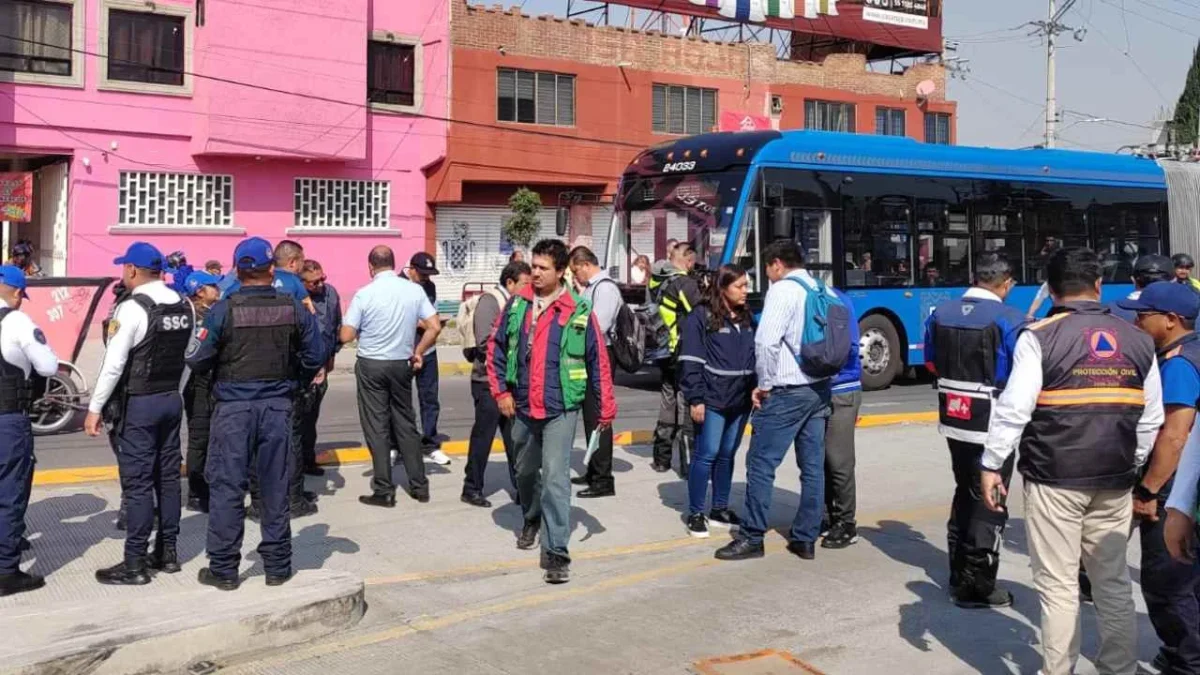 Dan de alta a 6 personas tras choque de una unidad del Trolebús en Chalco.