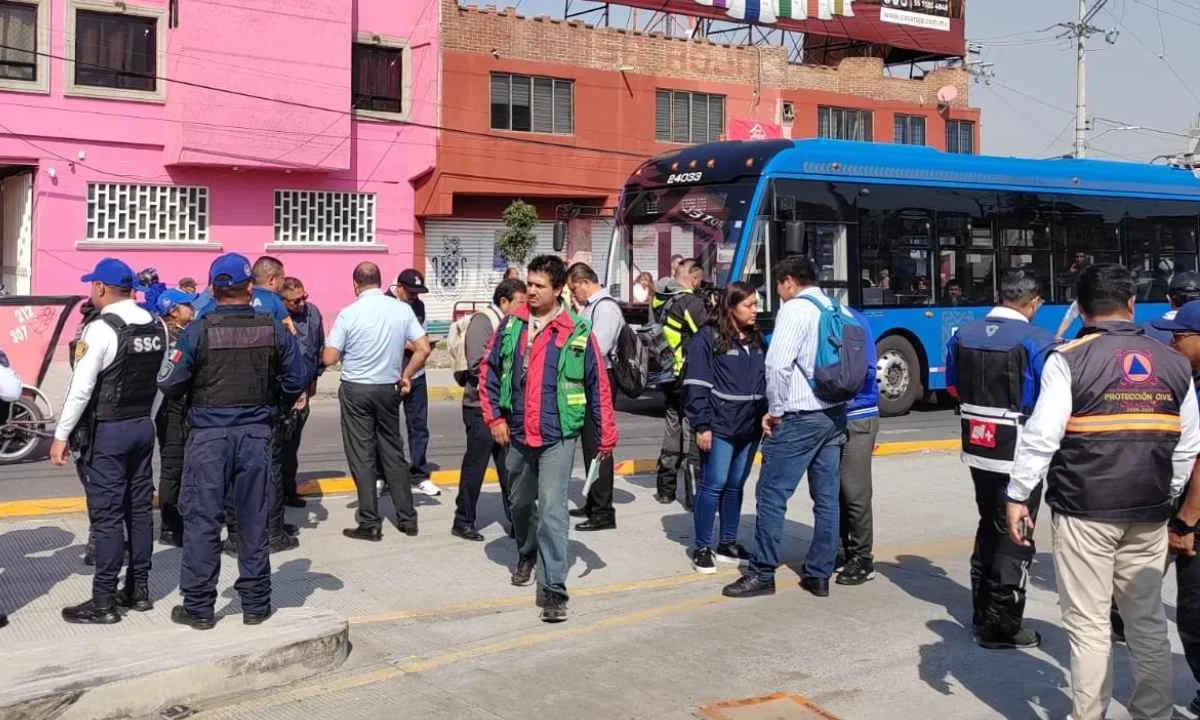 Dan de alta a 6 personas tras choque de una unidad del Trolebús en Chalco.