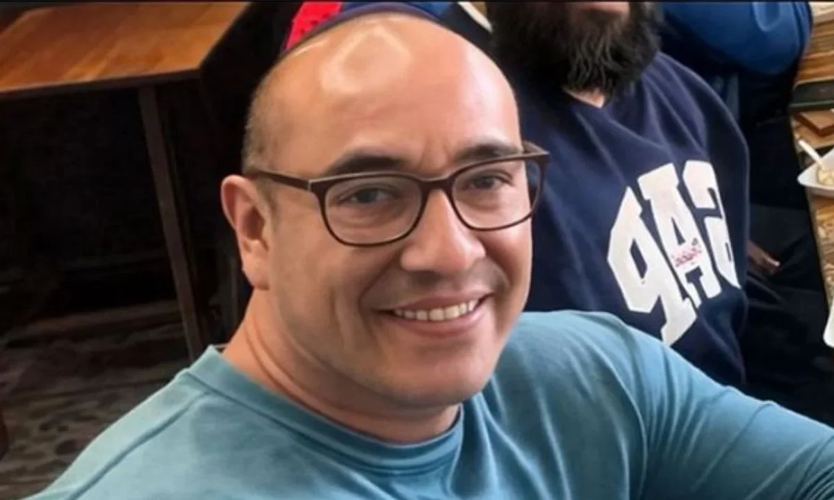 Juan Díaz, ingeniero de N+, realizaba tomas aéreas en la zona de la mina cuando su aparato cayó y tras ir en su búsqueda ya no volvió. 