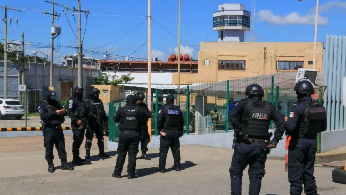 Los custodios quedaron a disposición de la autoridad correspondiente por los delitos de coalición de servidores públicos y evasión de preso. 