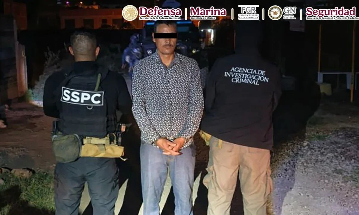 Fuerzas federales y estatales detuvieron a Hugo Armando Velázquez Barajas, alias 'Comandante Giro', de 26 años, relacionado con el CJNG.