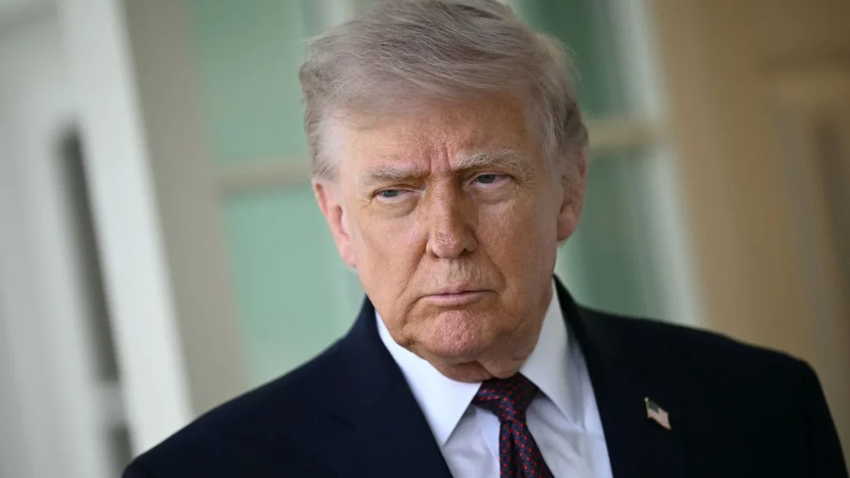 Donald Trump amenazó con 'eliminar' cualquier barco iraní que intente forzar el bloqueo naval de los puertos de Irán impuesto por EU.