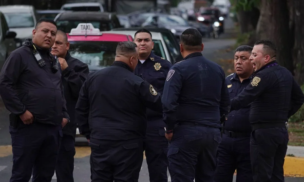 Tres hombres murieron asesinados a balazos en una unidad habitacional en la alcaldía Azcapotzalco, no se reportan detenidos.