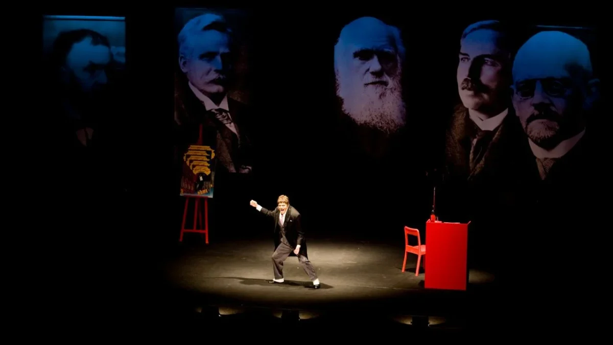 Brontis Jodorowsky presenta en México El Gorila, dirigida por su padre Alejandro Jodorowsky de 97 años, con la que pondrá fin a su carrera.